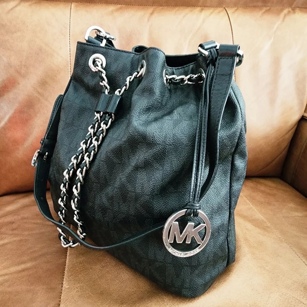Michael Kors Frankie Large Drawstring Bag - Picture 3 of 5
